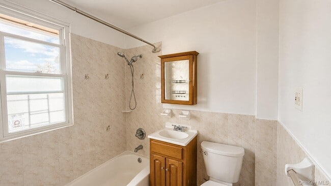 Building Photo - 5-44 B 72 St