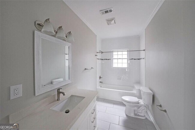 Building Photo - 983 Harwell St NW