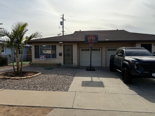 Building Photo - 558 Madrona St