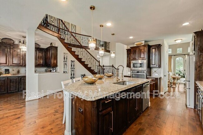 Building Photo - 3625 Funston Dr