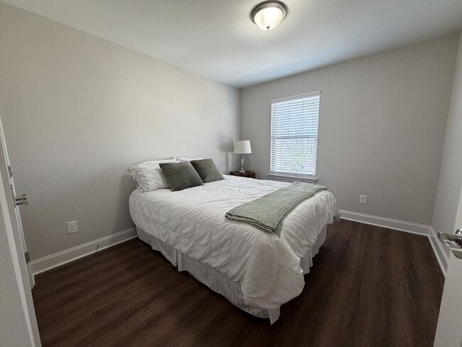 Building Photo - 1630 Shadow Green Dr