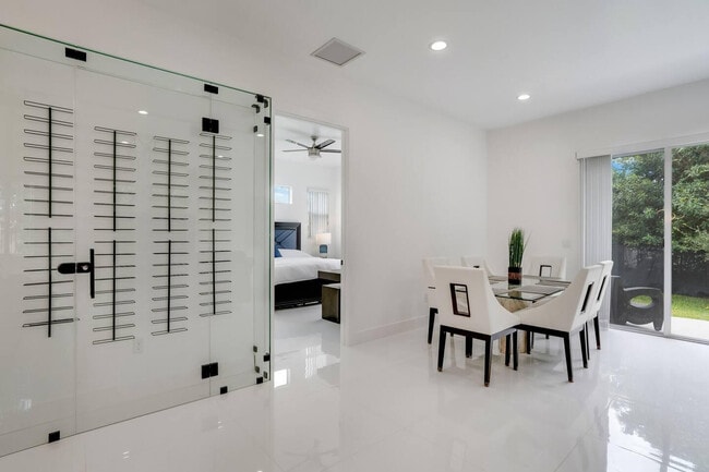 Building Photo - 2962 NW 10th Ct