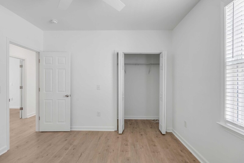 Building Photo - 207 W Poplar St