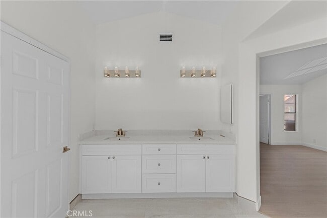 Building Photo - 23234 Valerio St