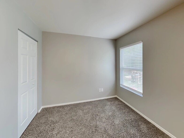 Building Photo - 2546 Buckleigh Dr