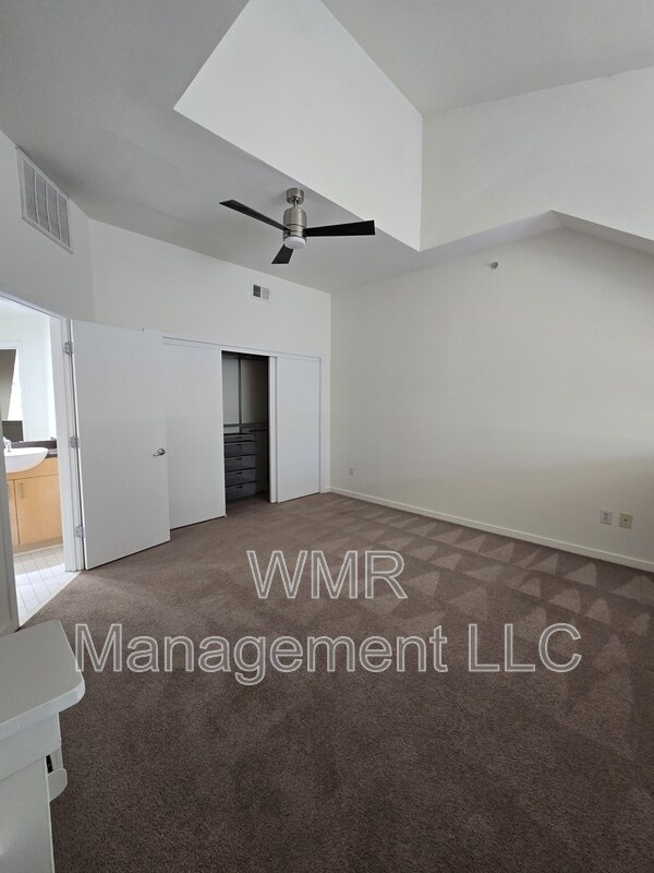 Building Photo - 2125 Southend Dr