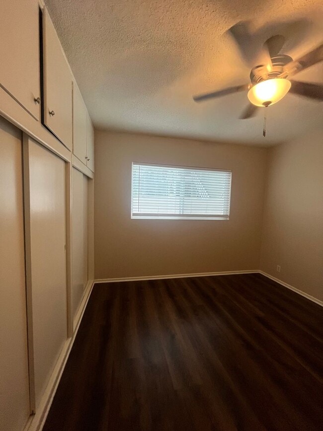 Building Photo - Ocean Blvd. 1 bedroom Condo