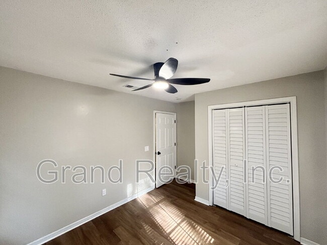 Building Photo - 4520 Limit St