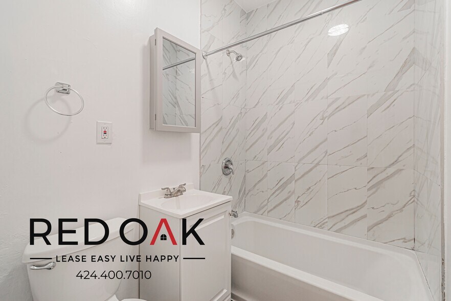 Building Photo - 2731 Beverly Blvd