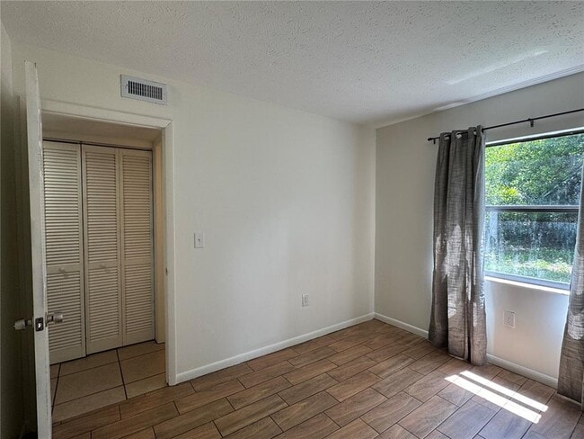 Building Photo - 9209 N Hartts Dr
