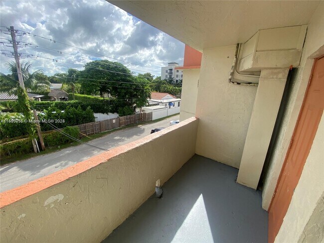 Building Photo - 1901 SW 67th Ave