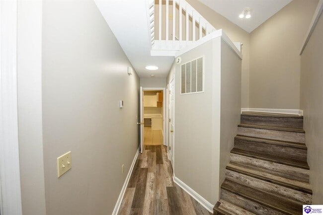 Building Photo - 356 Bittersweet Dr