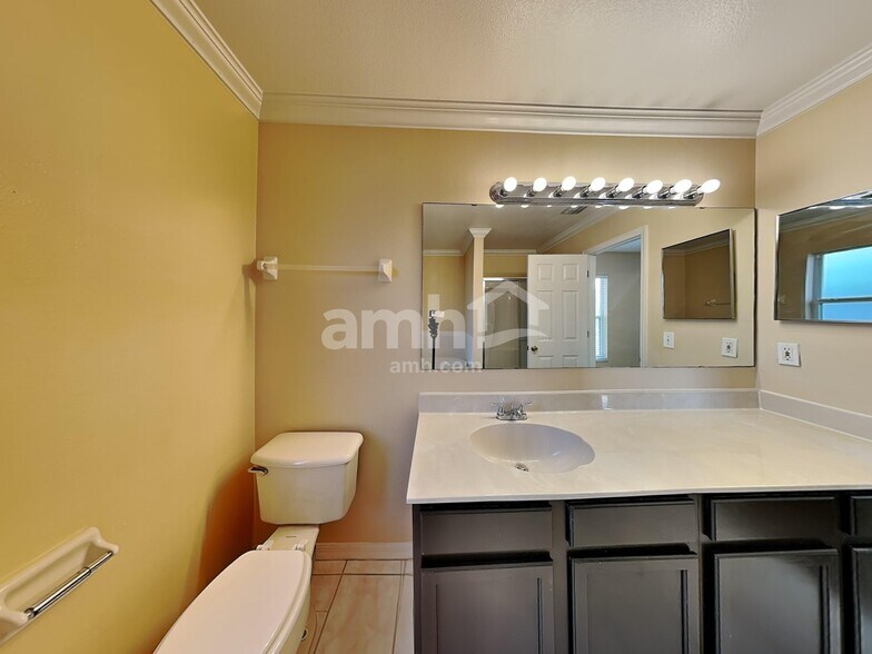 Building Photo - 4021 Kingsfield Dr