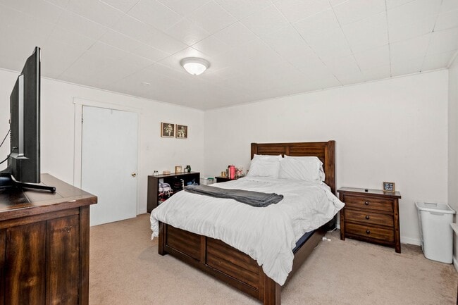 Building Photo - 131 Ulysses St