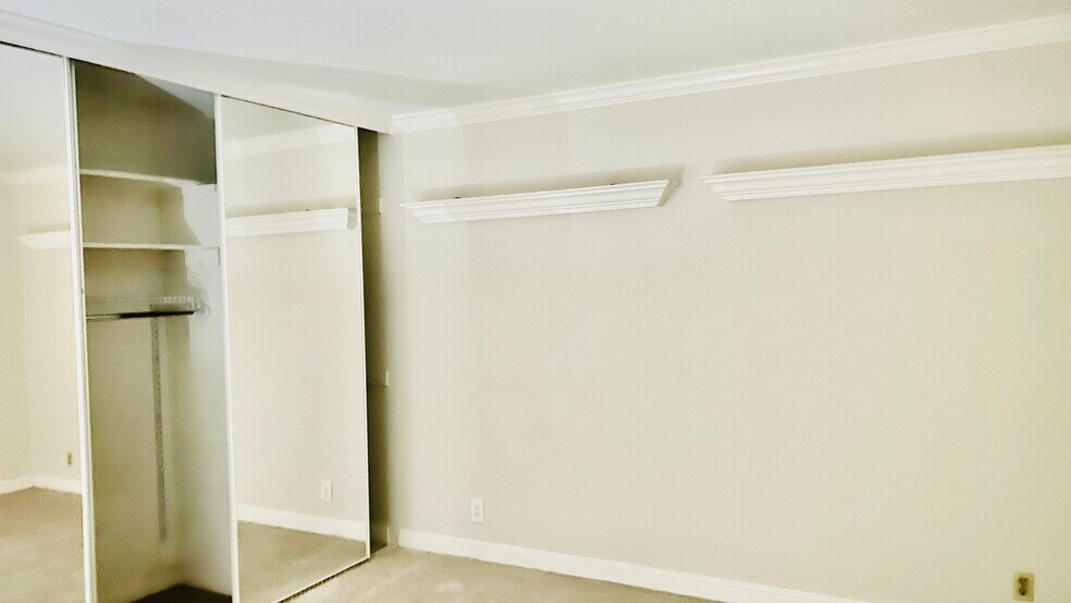 Building Photo - 8985 Alcosta Blvd