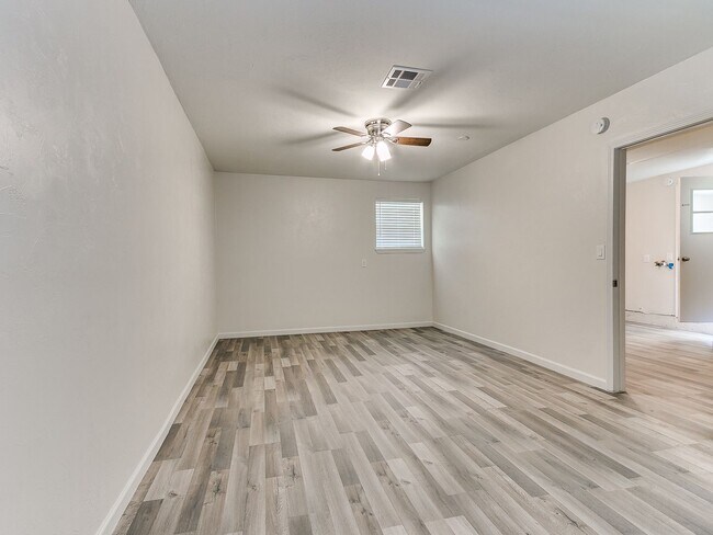 Building Photo - 4 Bedroom/2 Bath home with fenced yard.