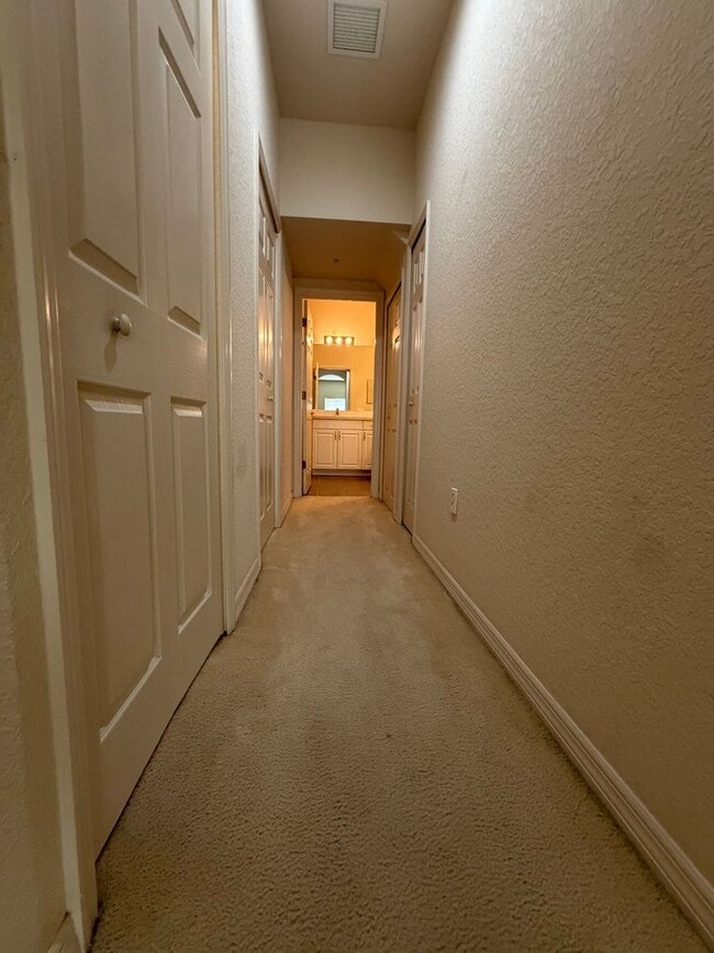 Building Photo - Beautiful 3 room /2.5 bath Gated Community W/ Pool Close to the Skyway