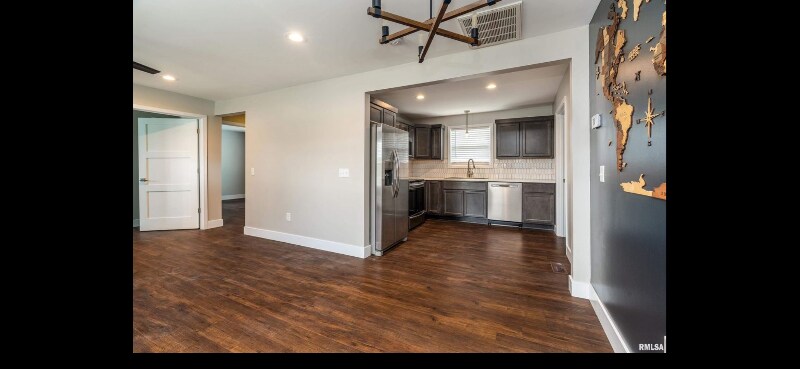 Building Photo - 1301 S Holland St