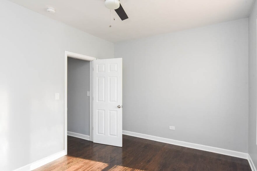 Building Photo - 3301 N Harding Ave