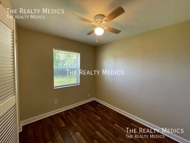 Building Photo - 832 Rockhill St