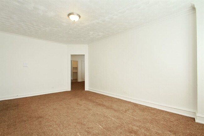 Building Photo - 7956 S Burnham