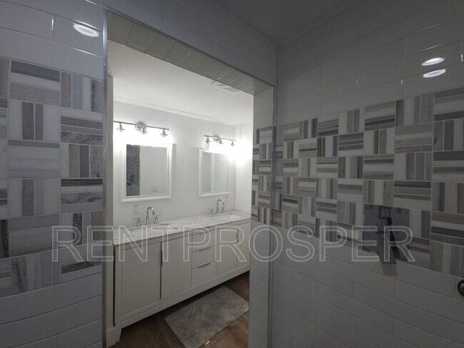 Building Photo - 1130 W Lake Brantley Rd