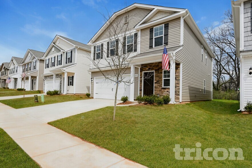 Building Photo - 205 Spring Knoll Dr