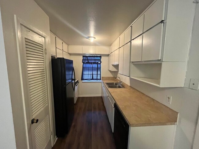 Building Photo - 5129 Parklane Dr