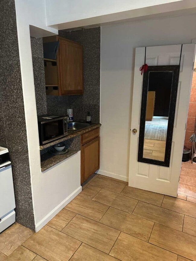 Building Photo - 25 Vía Delizia