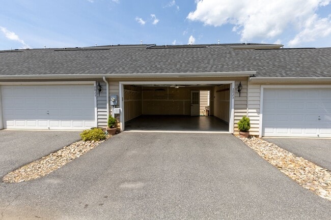 Building Photo - 2023 Verona Ct