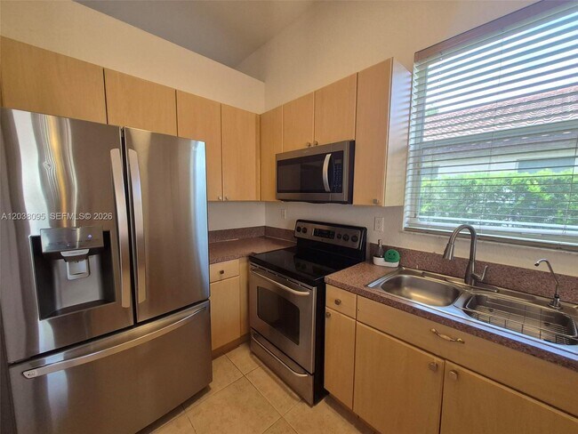 Building Photo - 5033 SW 134th Ave