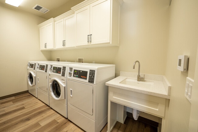 Building Photo - 120 Richardson St