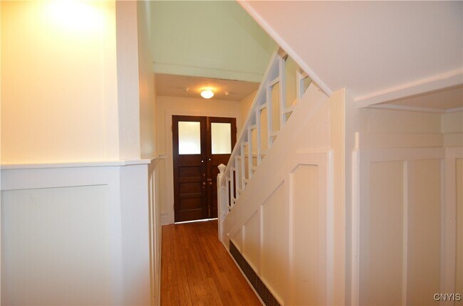 Building Photo - 359 Green St