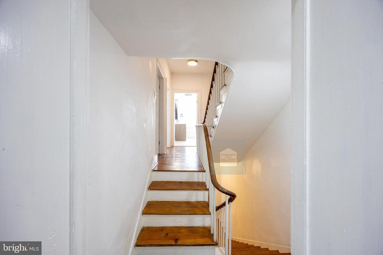 Building Photo - 209 E Martin St