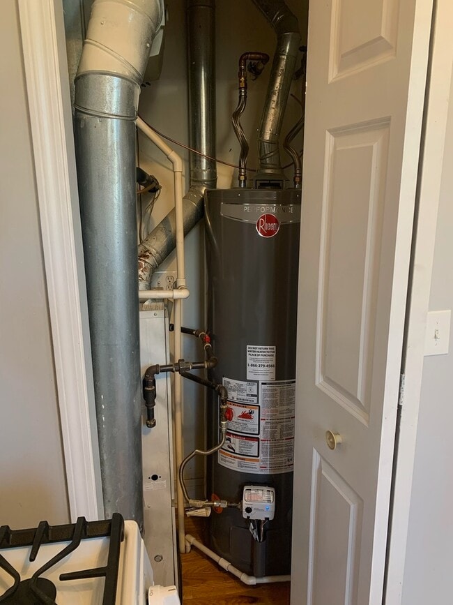 Building Photo - 2002 W Chicago Ave