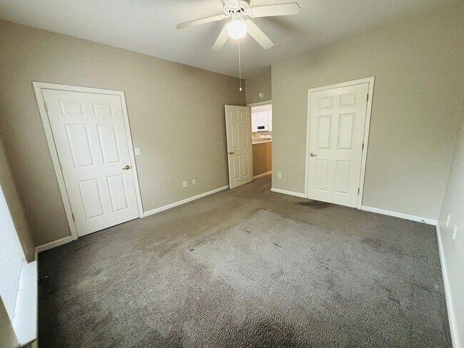 Building Photo - 211 S Knollwood Dr