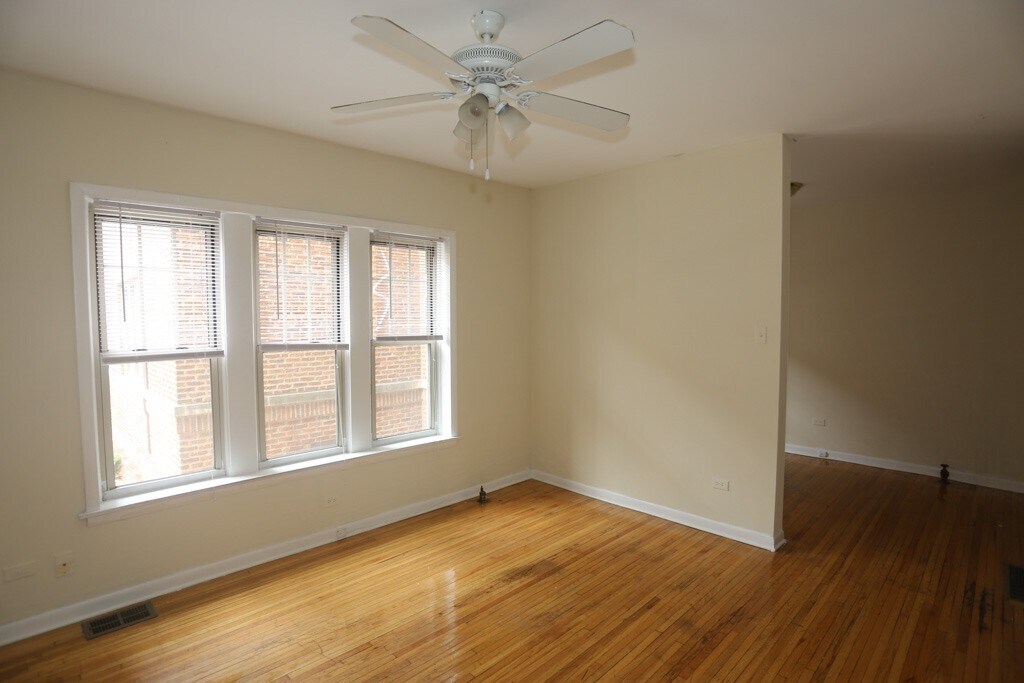 Building Photo - 714 W Barry Ave