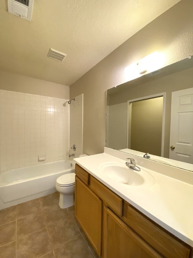 Building Photo - 2BR/1Bath - 4 Plex in Rio Rancho