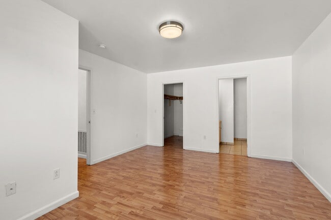 Building Photo - 717 S Stevens