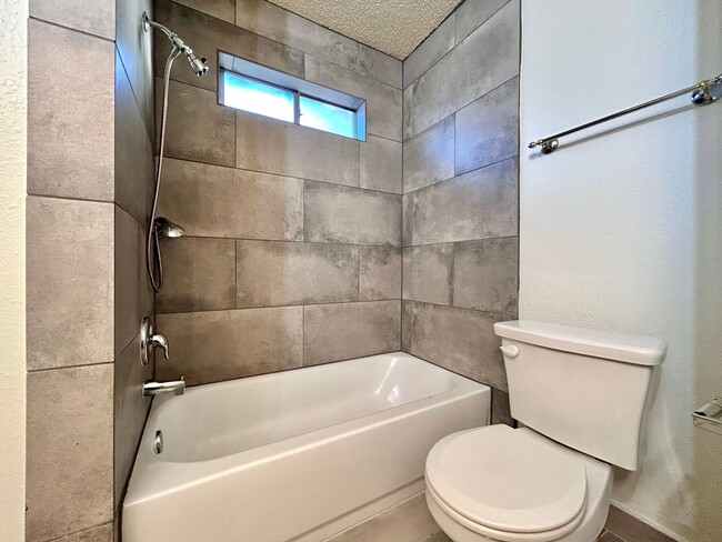 Building Photo - Charming Milwood Home Near Apple Campus & The Domain