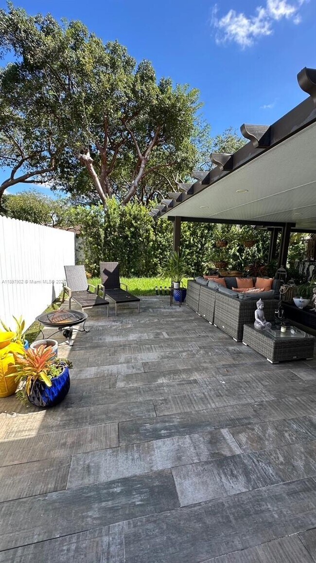 Building Photo - 10121 SW 138th Ct