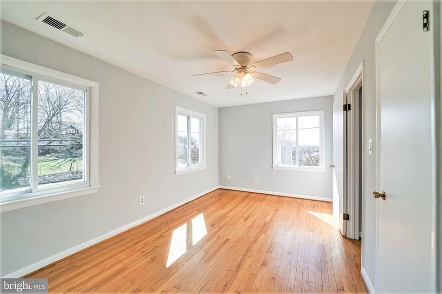 Building Photo - 1912 S Glebe Rd