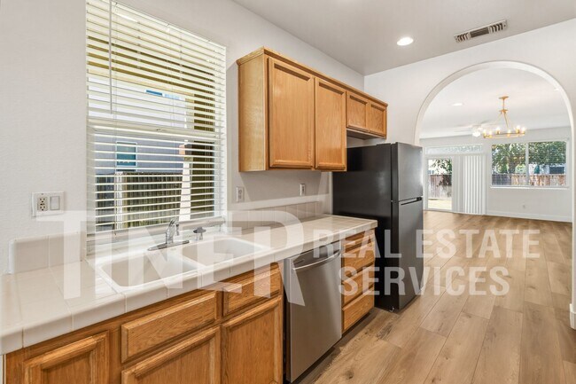 Building Photo - 9716 Marianna Way