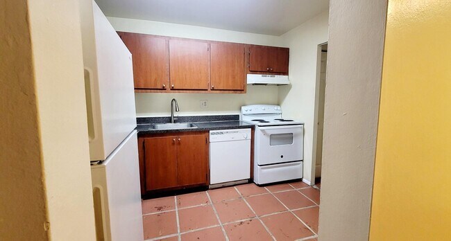 Building Photo - 7911 N Colony Cir