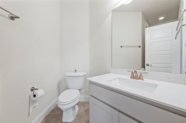 Building Photo - 3000 Crestwater Ridge