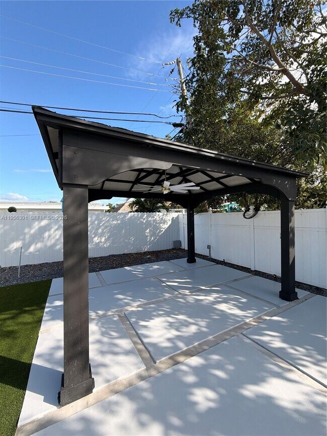 Building Photo - 2340 SW 42nd Way