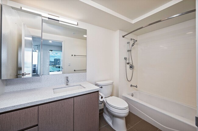 Building Photo - Kapiolani Residence - Great Location, Grea...