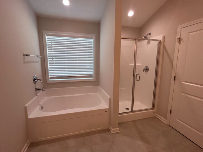Building Photo - 310 E River Cane Run