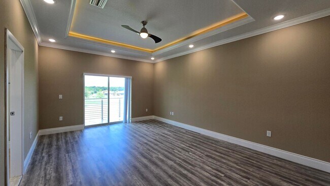 Building Photo - Beautiful and Modern 4 bed 3.5 Bath Townho...