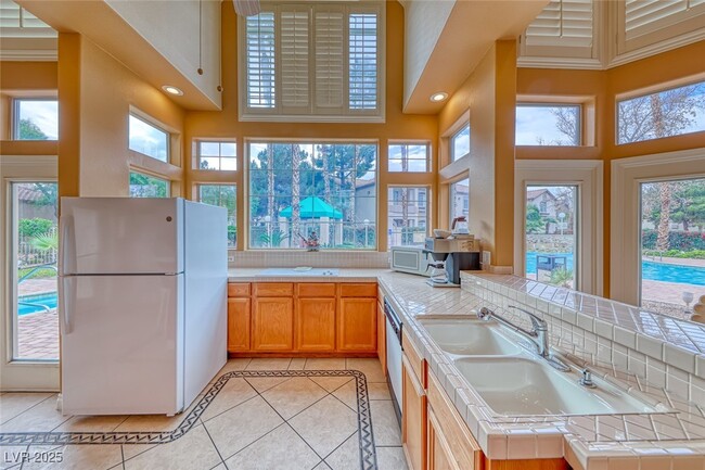 Building Photo - 75 N Valle Verde Dr